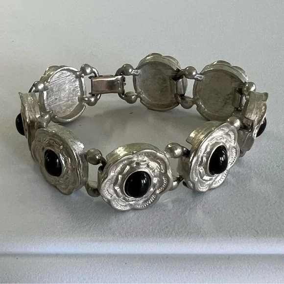 Vintage Silver Link Bracelet w Black Cabochon Scalloped Design - Picture 7 of 8